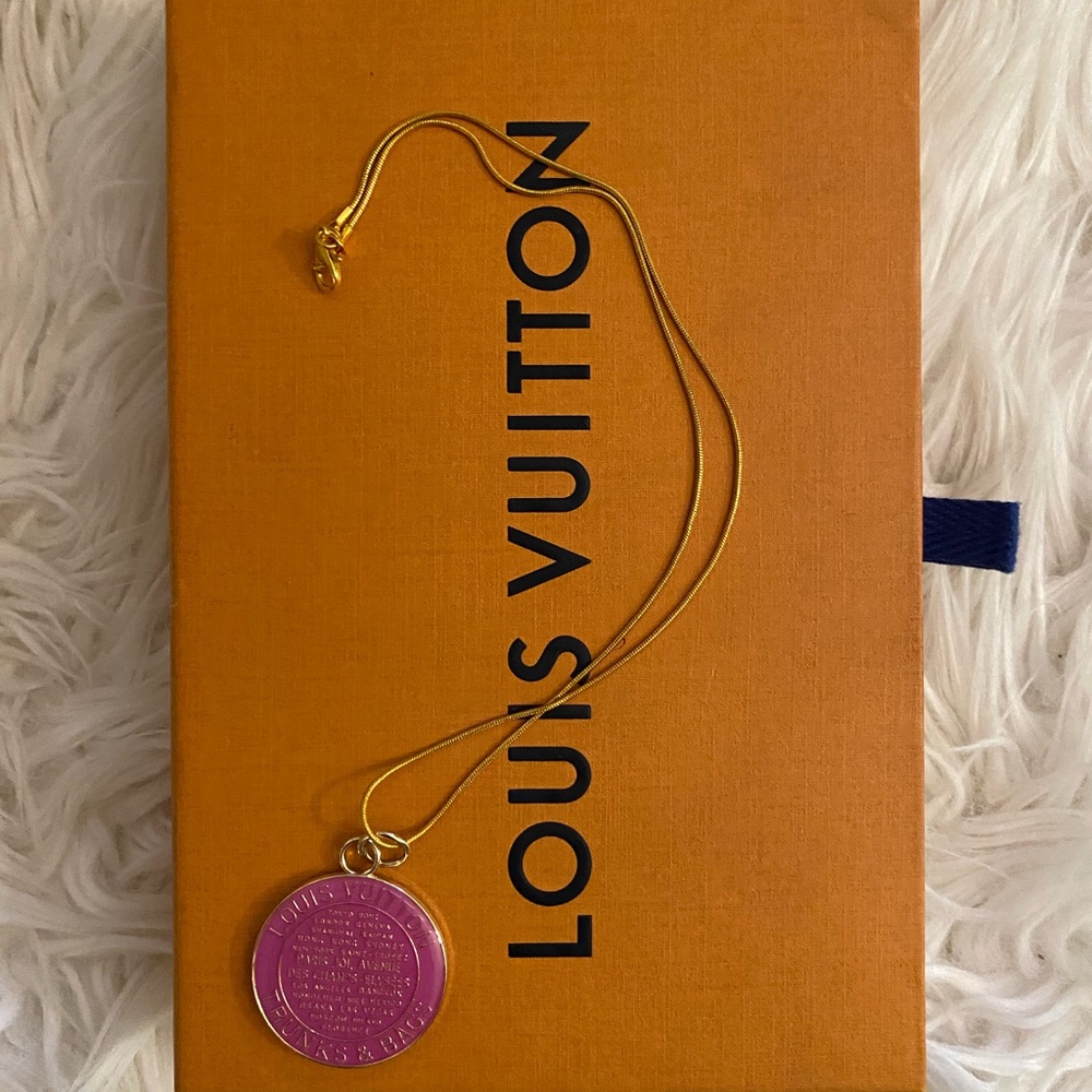 LV  fashion pink zipper pull